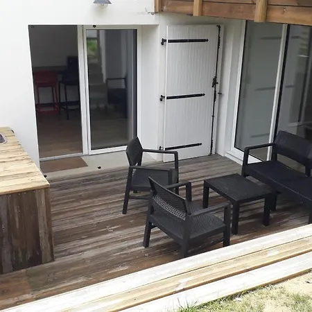 T2 With Independent Entrance Ideally Placed