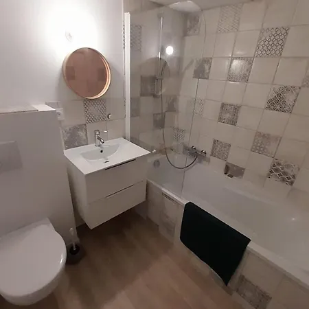 T2 With Independent Entrance Ideally Placed