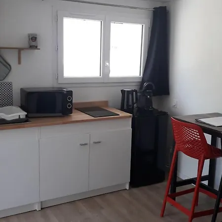 Lejlighed T2 With Independent Entrance Ideally Placed *
